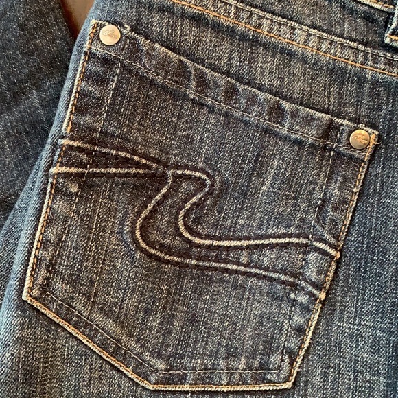 White House Black Market 2S boot cut jeans - Picture 2 of 4